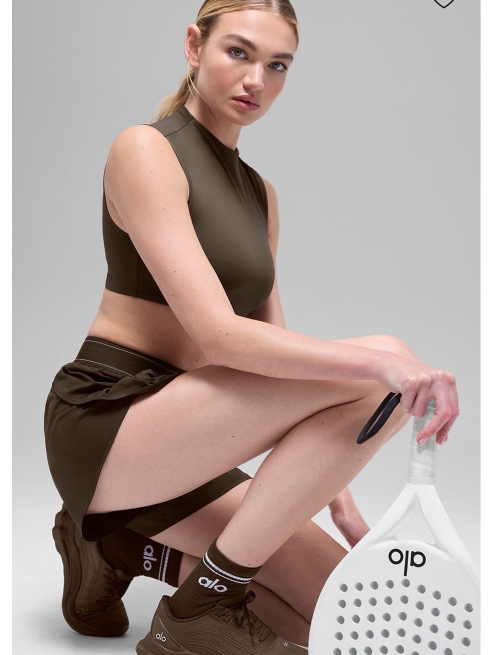 ALO Yoga Unisex Crew Socks - Espresso - Picture 2 of 3